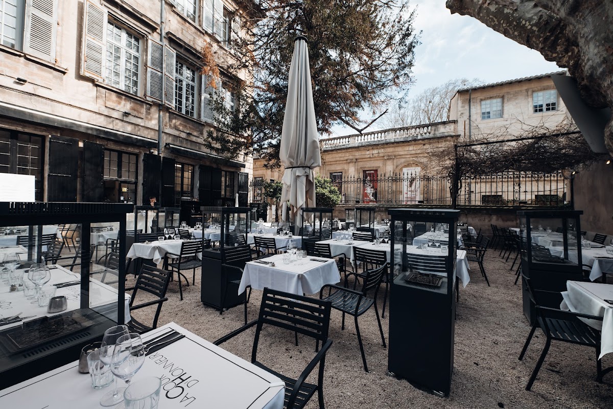 La Cour d'Honneur - Restaurant Avignon Centre Ville