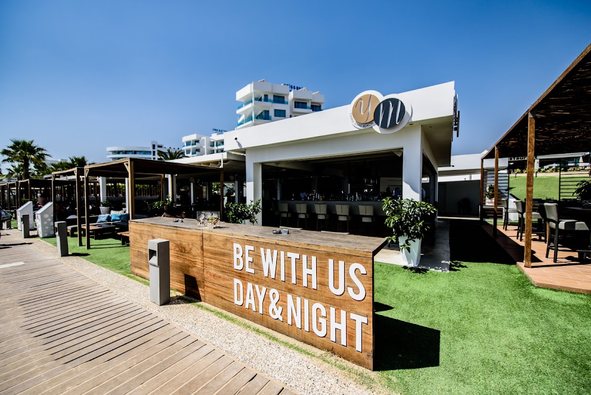 Yianna Marie Beach Bar