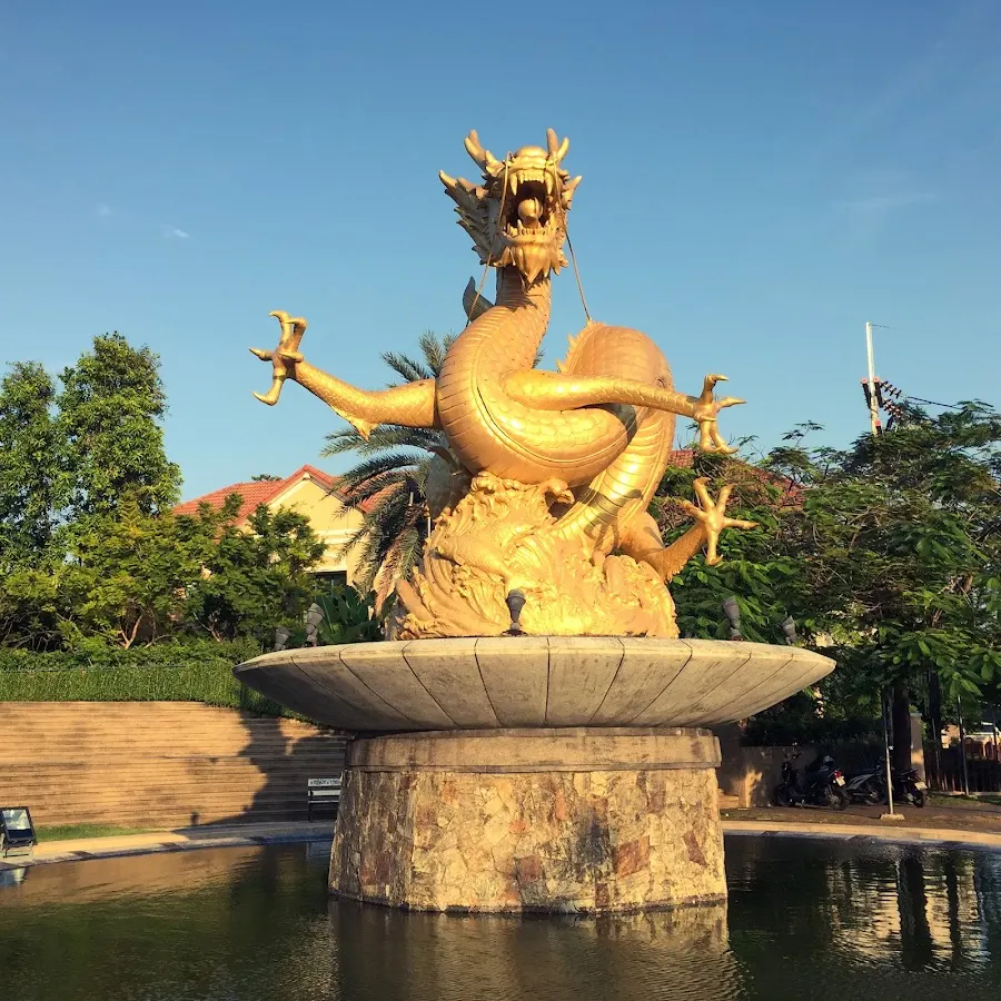 Hai Leng Ong Statue (Golden Dragon Monument)