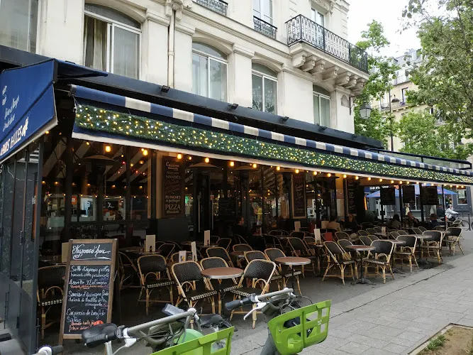 LE PARIS HALLES CAFÉ