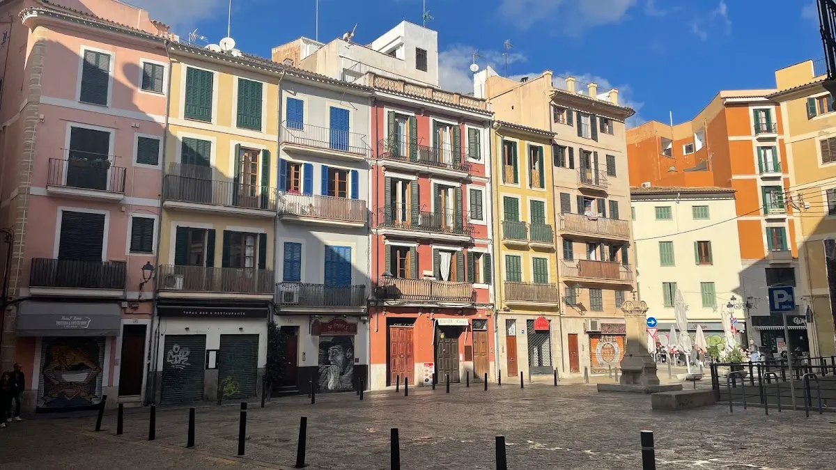Plaça D'En Coll