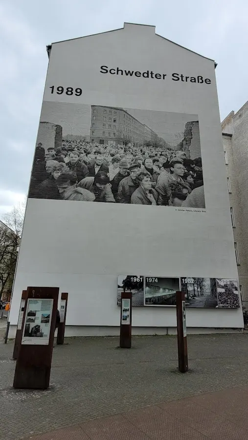 The Berlin Wall and its Fall at Schwedter Strasse