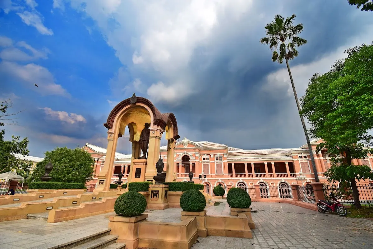 Saranrom Palace